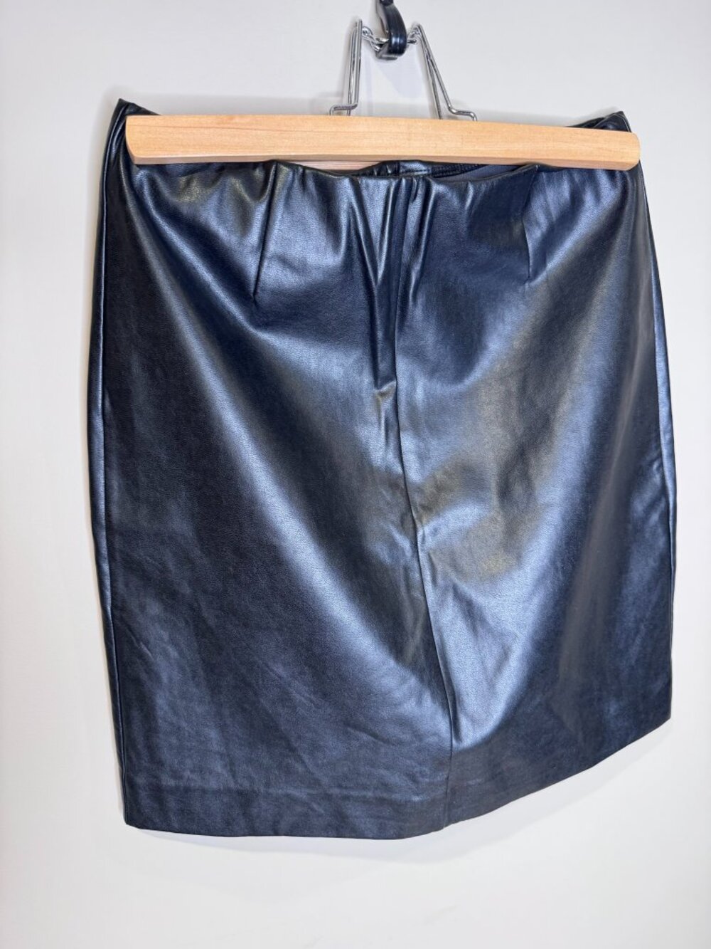 NWOT Talula (Aritzia) | Faux Leather Pencil Skirt | Black | Small
- Picture 3 of 7